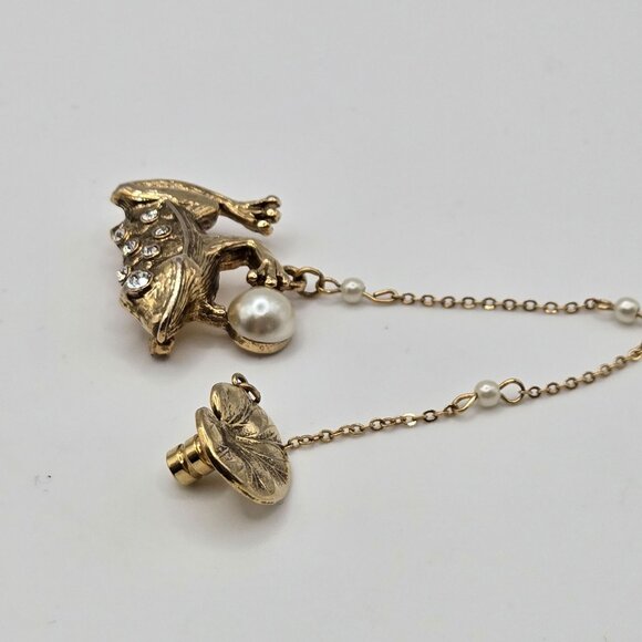 VTG Gold Tone Whimsy Fairy Cottage Frog Lilly pad Chain Link Faux Pearl Tie Tac - Picture 9 of 11